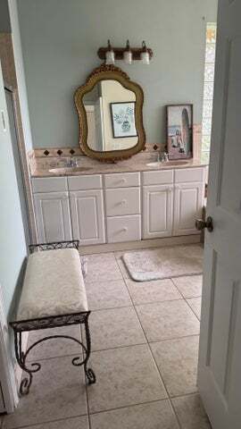 Primary Photo - 11575 Sanderling Dr