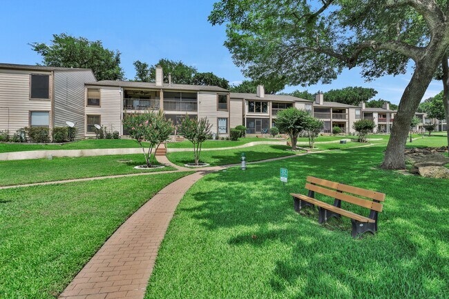 Building Photo - 205G Lakeview Terrace