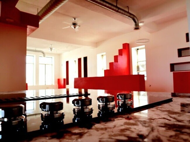 Building Photo - 335 N Superior St