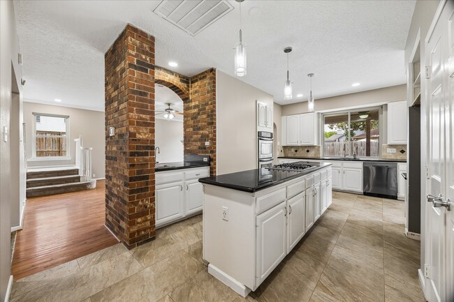 Building Photo - 12526 Mill Hedge Dr