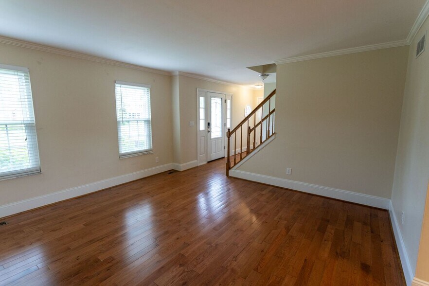 Building Photo - 7963 Thistlewood Dr