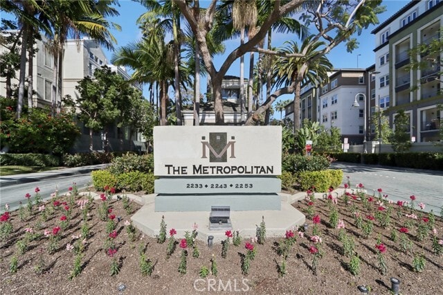 Building Photo - 2253 Martin