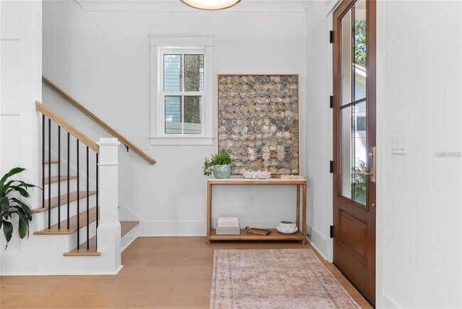 Building Photo - 321 12th Ave NE