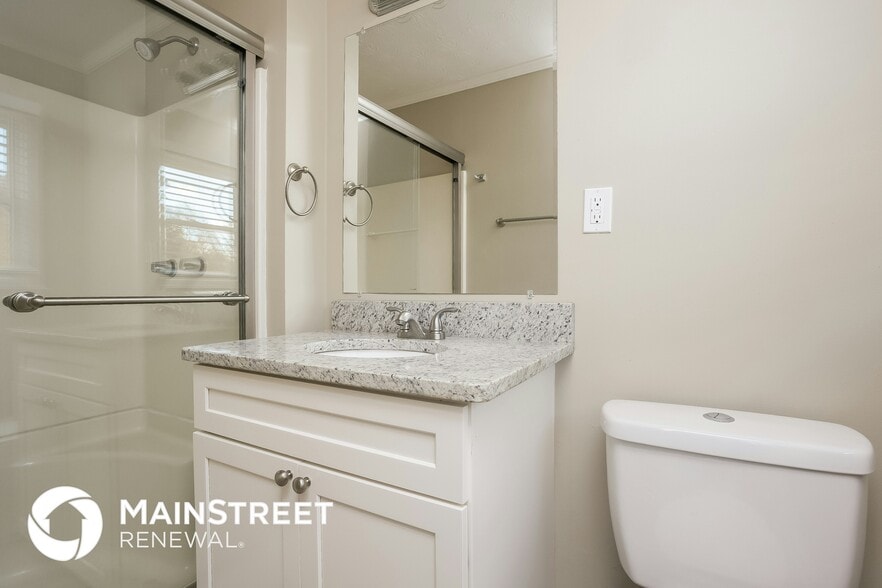 Building Photo - 680 N Kingsley Dr