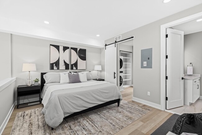 Building Photo - 434 W Tienken Rd