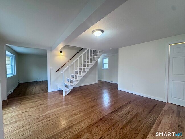 Building Photo - 85 Ivy St