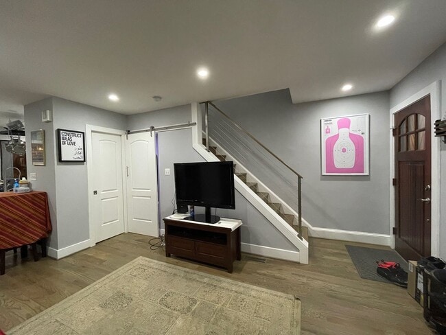 Building Photo - Spacious 2BR Townhouse with Backyard & Bon...