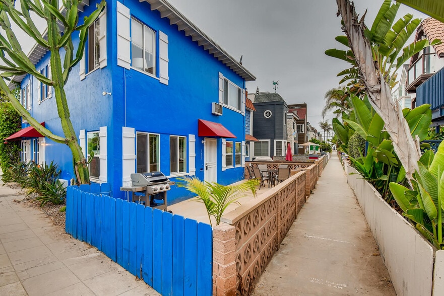 Building Photo - 3944 Mission Blvd