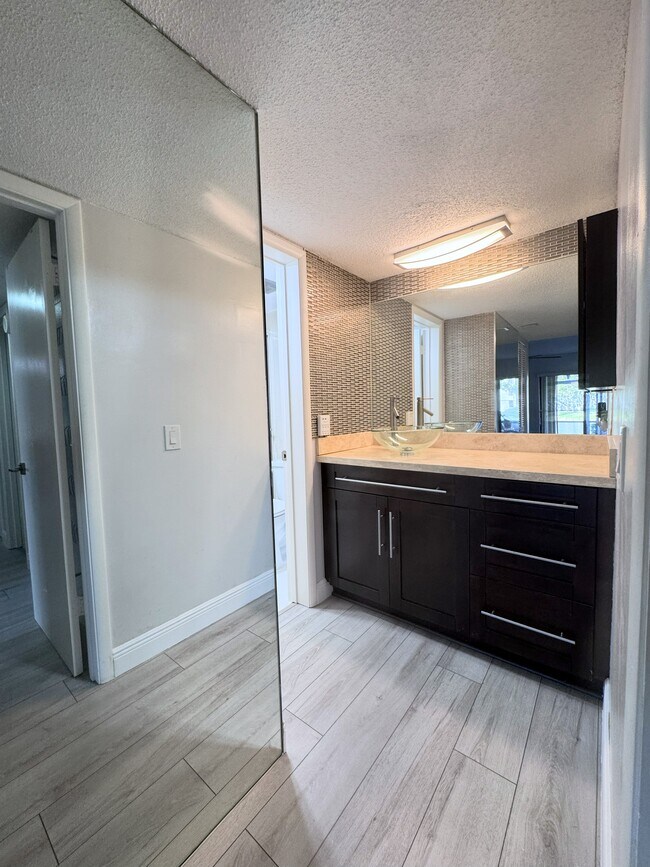 Building Photo - 2311 S Cypress Bend Dr