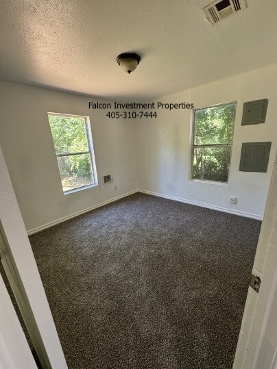 Building Photo - 1431 NE 29th St