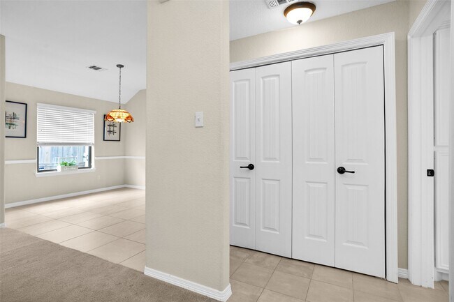 Building Photo - 119 Golfview Ct