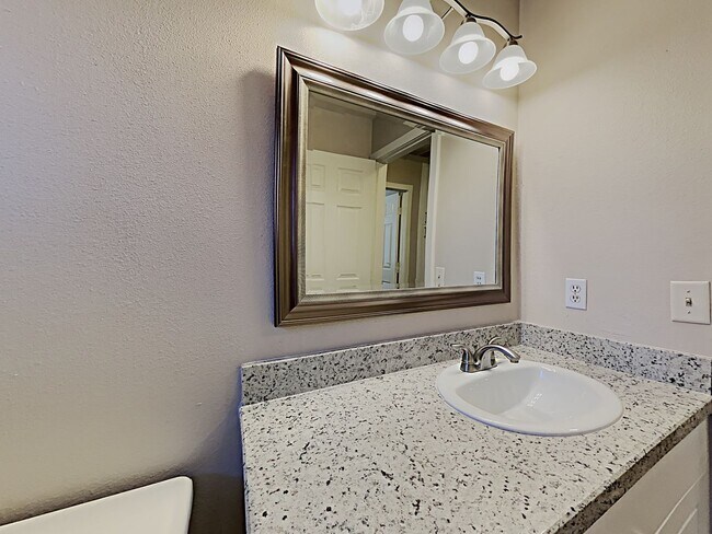 Building Photo - 3137 La Mesa Dr