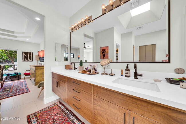 Building Photo - 6139 N 31st Ct