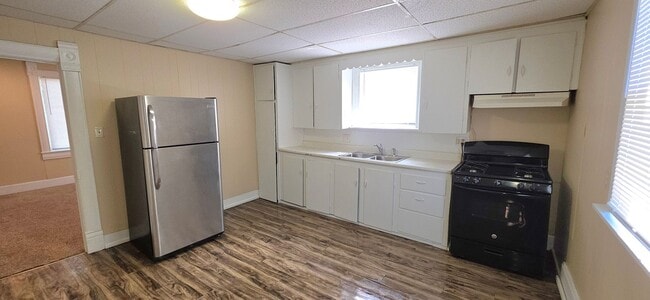 Building Photo - Cozy home with central heat & air for $650!