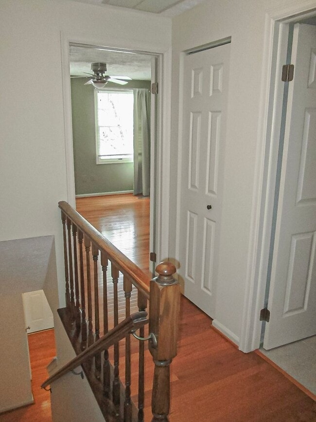 Building Photo - Lovely 2 Bedroom 2 Bathroom Townhome With ...