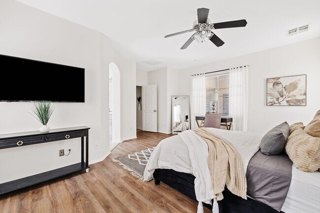 Building Photo - 2372 E Sequoia Dr