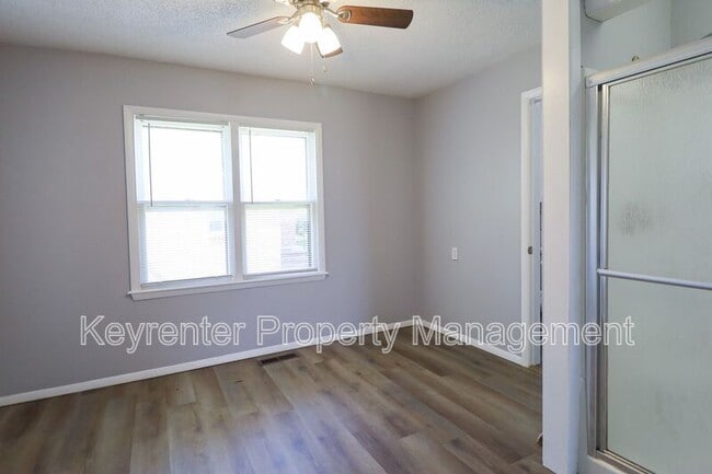 Building Photo - 526 S 39th W Ave