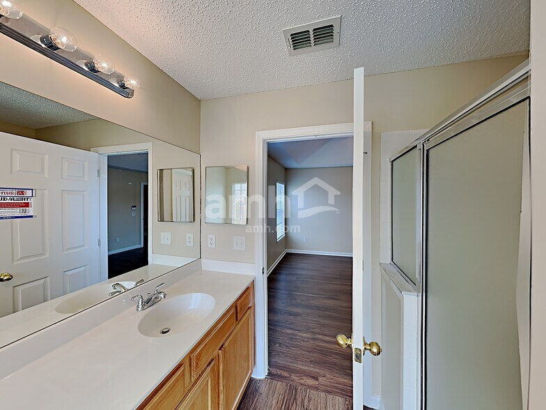 Building Photo - 6076 Scenic Meadow Ln