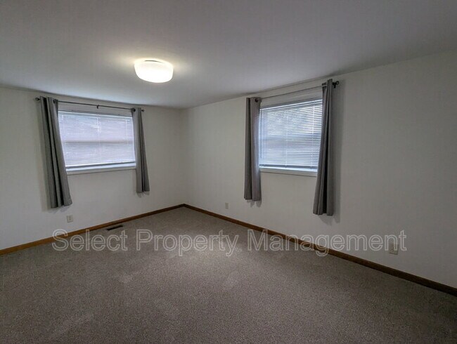 Building Photo - 710 E Cook Rd