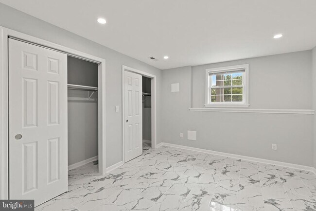 Building Photo - 8006 Woodhaven Ct