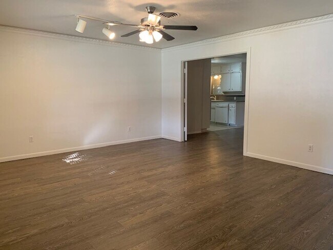 Building Photo - Spacious 3 Bedroom, 2 Full Bath Home Located in SW Ft. Worth!