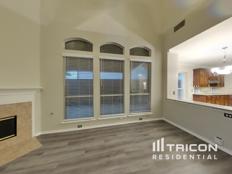 Building Photo - 11222 Raveneaux Dr