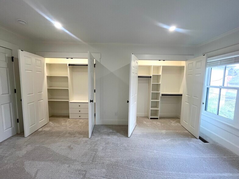 Building Photo - 672 Mohawk St