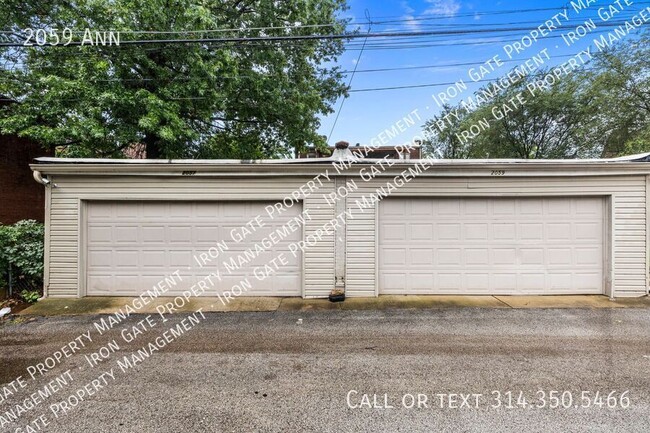 Building Photo - Stunning townhome in McKinley Heights now ...