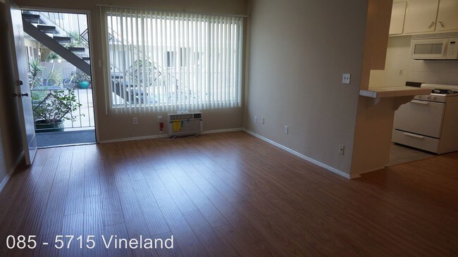 Interior Photo - 5715 Vineland Ave