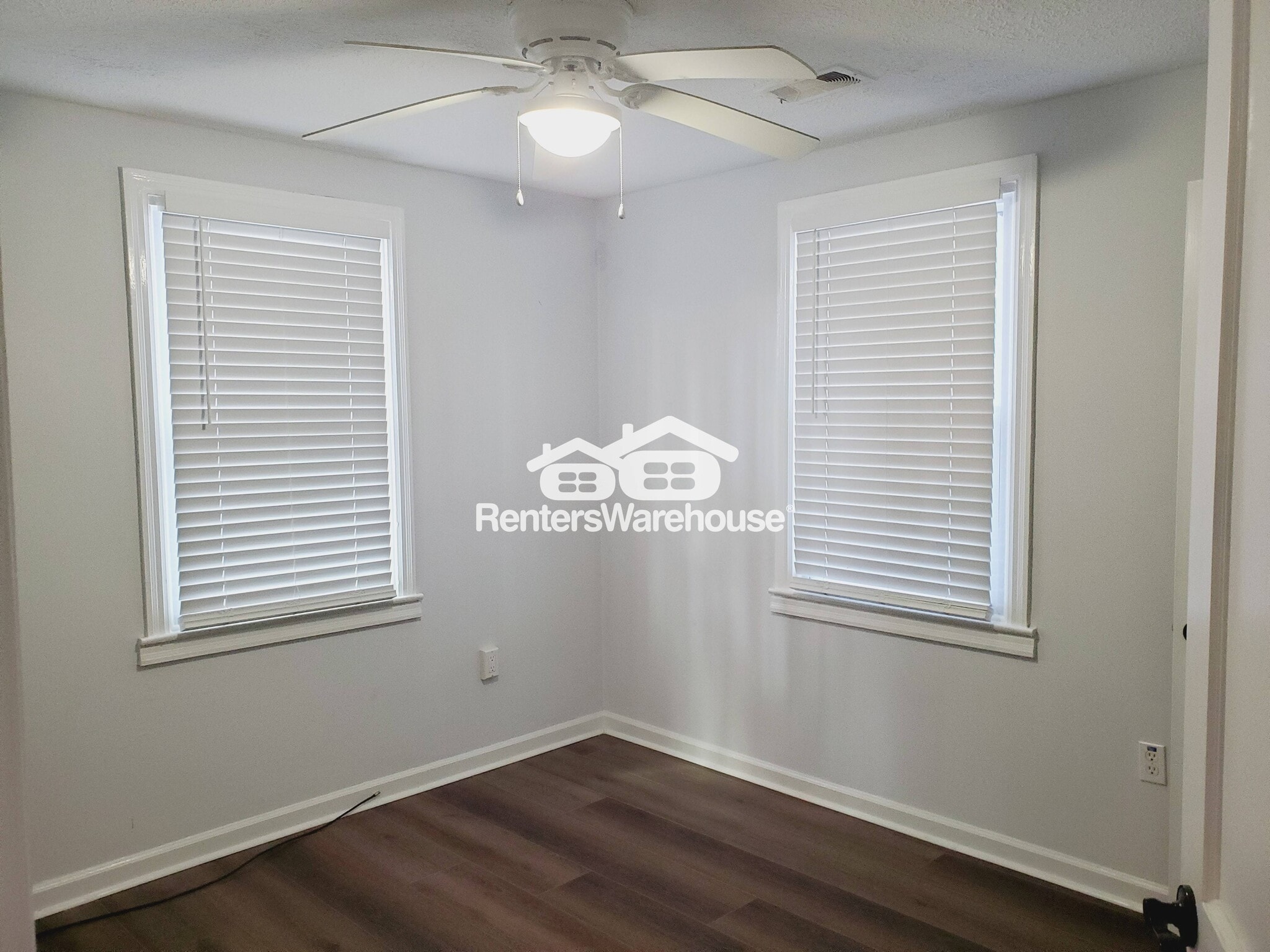 Building Photo - 1290 Chapel Dr