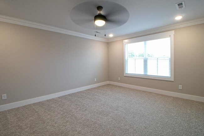 Building Photo - 166 Sango Dr