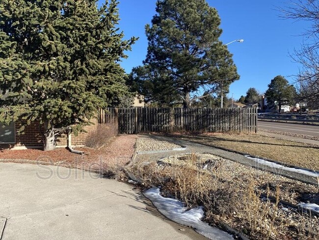 Building Photo - 6505 Wicklow Cir E