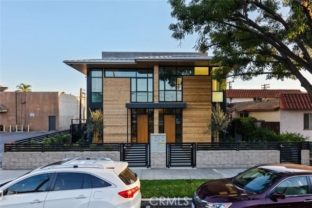 Primary Photo - 922 W Clark Ave