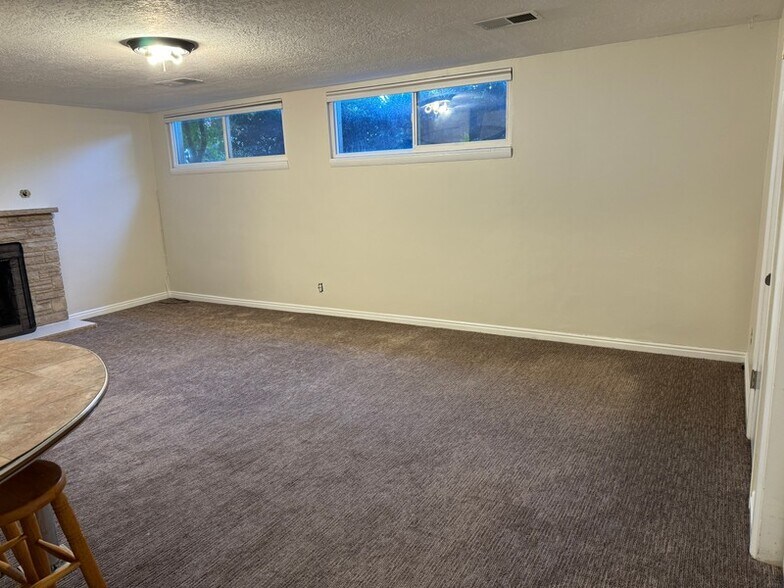 Building Photo - 1744 E Lahar Dr