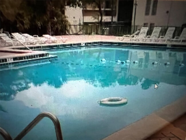 Building Photo - 8810 Fontainebleau Blvd