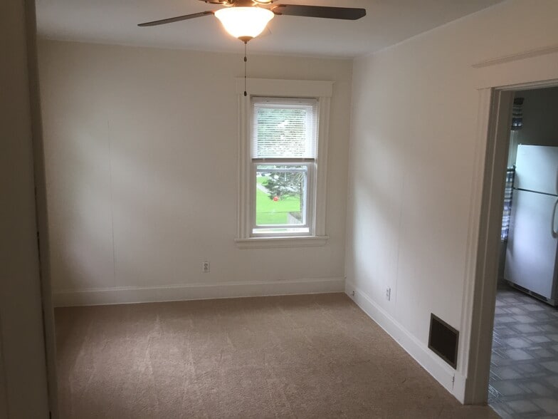 living room - 3323 Emerson Ave