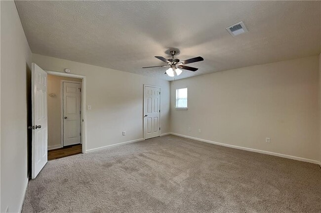 Building Photo - 607 River Bend Cir