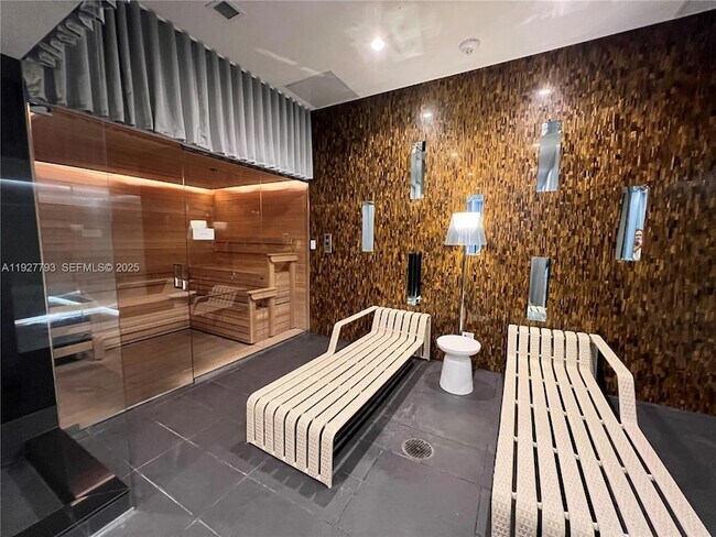 Building Photo - 2000 Metropica Wy