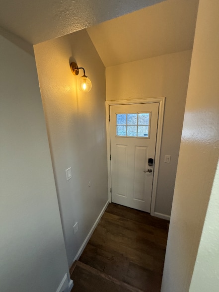 Building Photo - 8255 Oak St