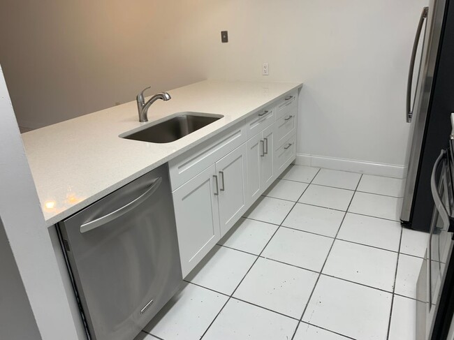 Building Photo - 3026 30th Ln