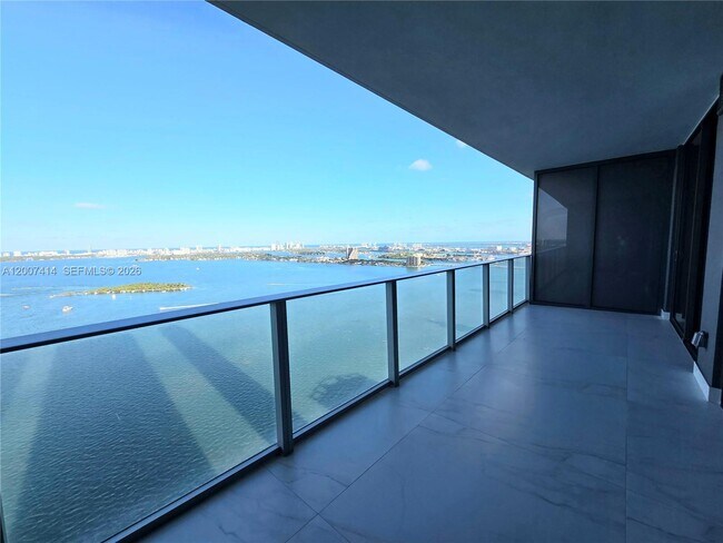 Building Photo - 700 NE 24th St