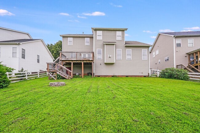 Building Photo - Enjoy Riverfront Living! Spacious 4-Bedroo...