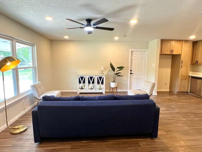 Building Photo - 3615 Electra Dr