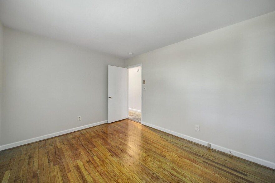 Building Photo - 4301 Briarhill Dr