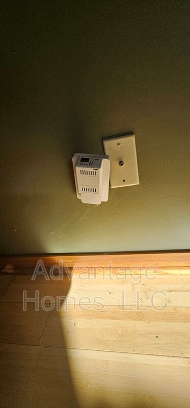 Building Photo - 3804 Roanoke Rd