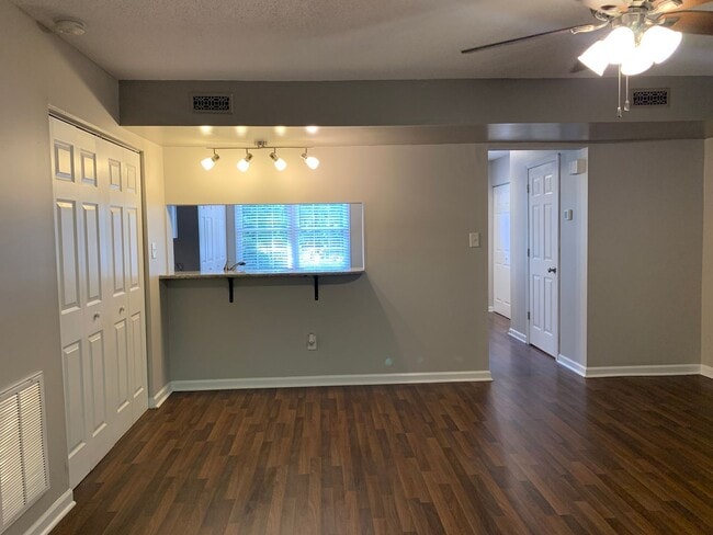Building Photo - Trendy Renovated Raleigh Townhome In Ralei...