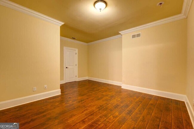 Building Photo - 1049 Highland Village Trail