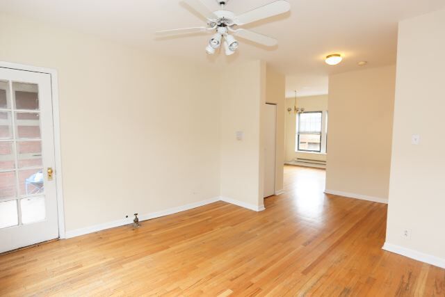 Building Photo - 633 W Cornelia Ave