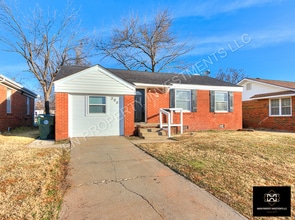 Building Photo - 305 W Marshall Dr
