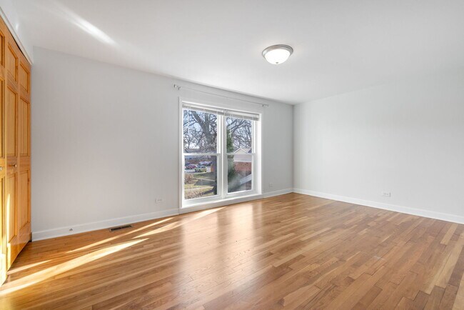 Building Photo - 3065 Kingston Ct